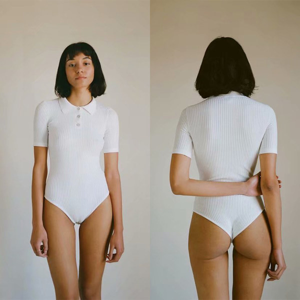 Γυναικείο κορμάκι με κοντά μανίκια και κουμπιά