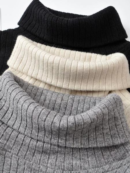 Modern női csíkos pulóver magas gallérral