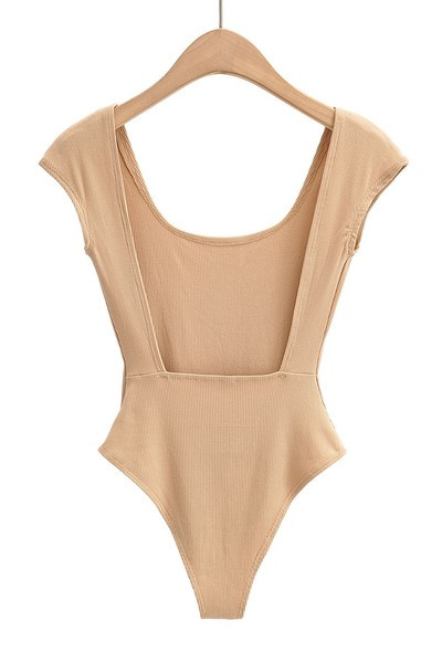 Stílusos női test nyitott háttal