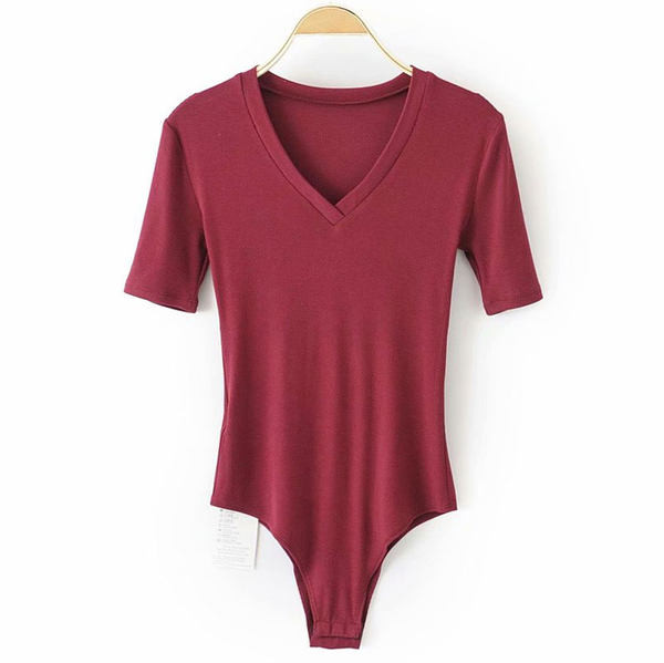 Tiszta női test rövid ujjúval és spitz nyakkivágással