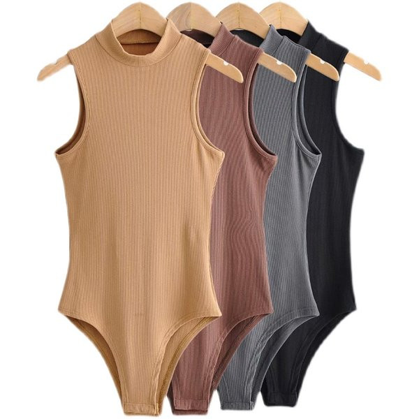 Naiste keha poolkõrge kraega