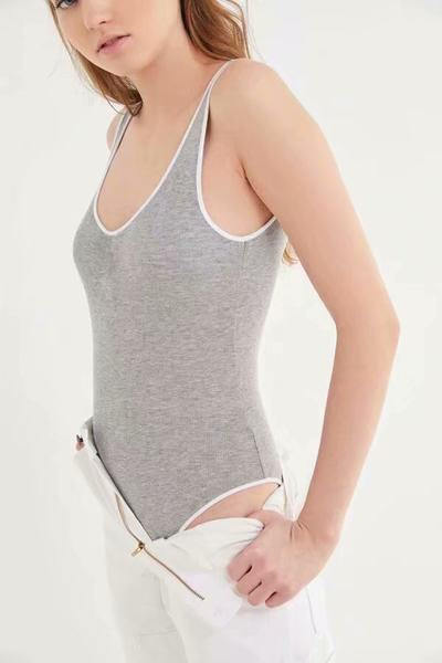 Modern női ujjatlan body ovális nyakkivágással