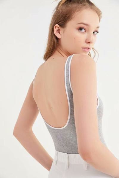Modern női ujjatlan body ovális nyakkivágással