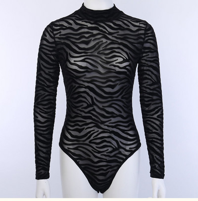 Μοντέρνο γυναικείο κορμάκι με οβάλ λαιμόκοψη