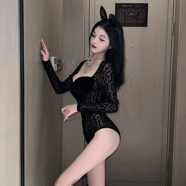 Leopardimustriga naiste keha - musta värvi