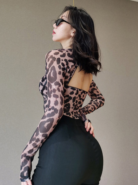 Moderan ženski bodi sa animal printom i dugim rukavima