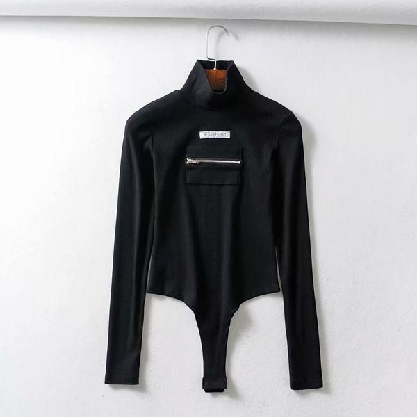 Σύγχρονο γυναικείο κορμάκι με ψηλό γιακά και φερμουάρ