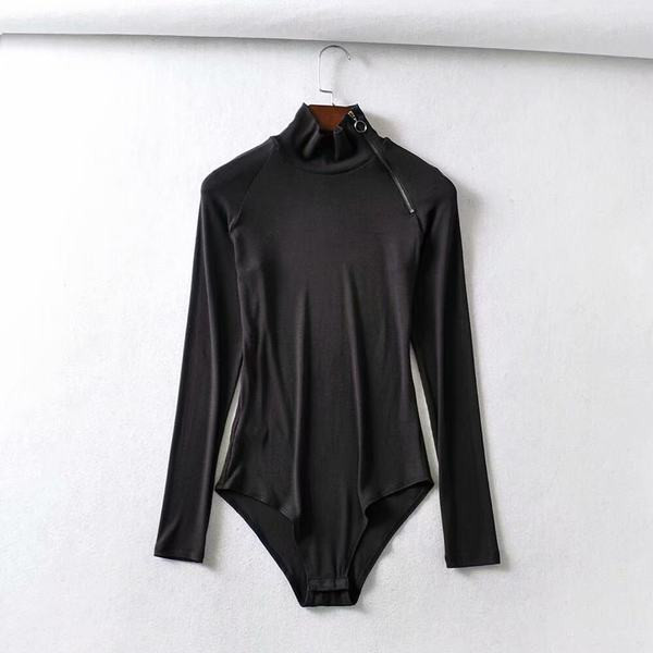 Sima modell női body magas gallérral és cipzárral