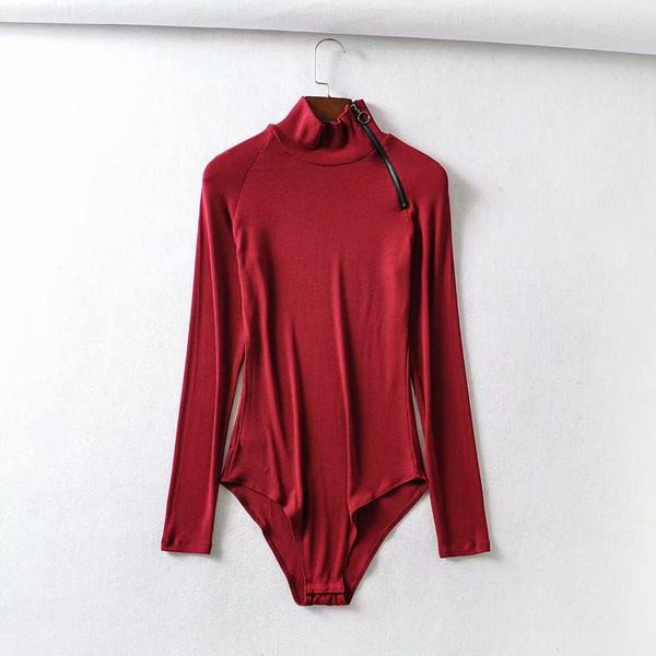 Sima modell női body magas gallérral és cipzárral