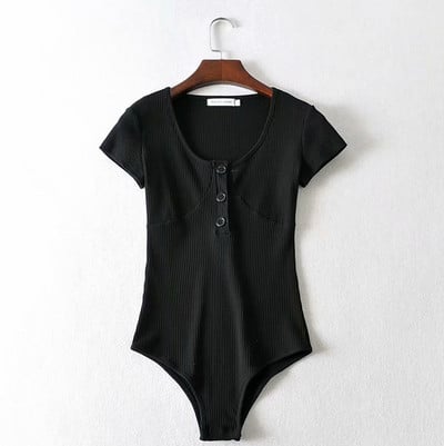 Naiste keha lühikeste varrukate nööpide ja ovaalse kaelusega