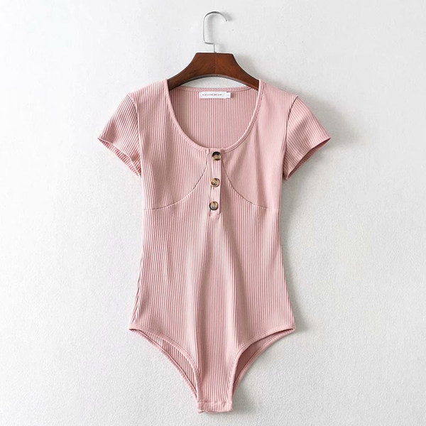 Naiste keha lühikeste varrukate nööpide ja ovaalse kaelusega