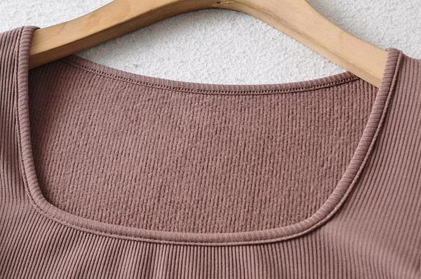 Γυναικείο κορμάκι με τετράγωνη λαιμόκοψη και μακριά μανίκια