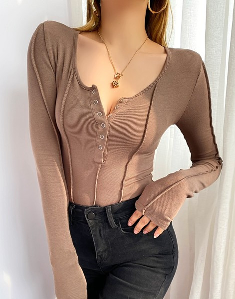 Γυναικείο κορμάκι με μακριά μανίκια και κουμπιά