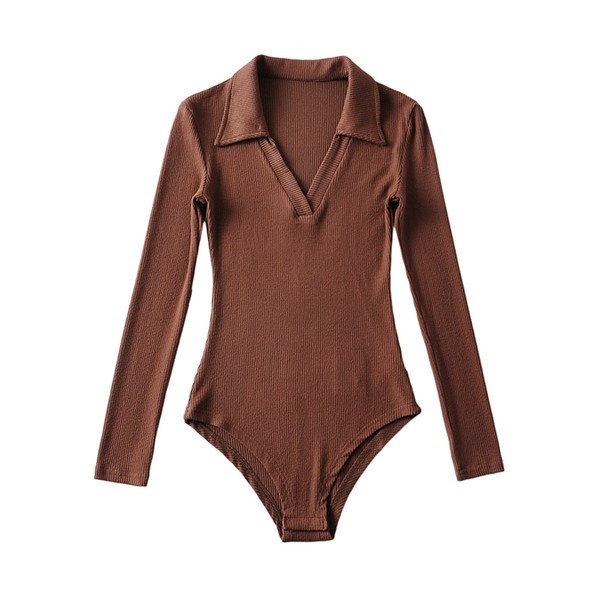 Aktuális női test klasszikus gallérral és hosszú ujjakkal