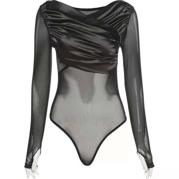 Fekete színű női test hálóval