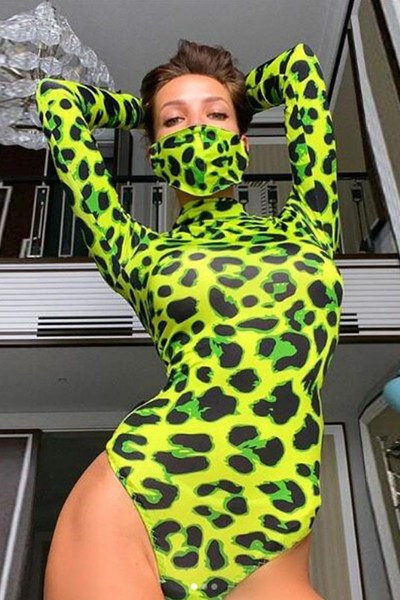 Γυναικείο κορμάκι με λεοπάρ στάμπα και μακριά μανίκια