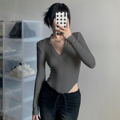 Női test spitz nyakkivágással és klasszikus gallérral