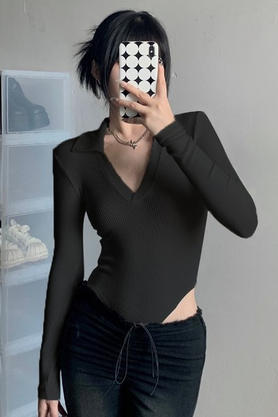 Női test spitz nyakkivágással és klasszikus gallérral