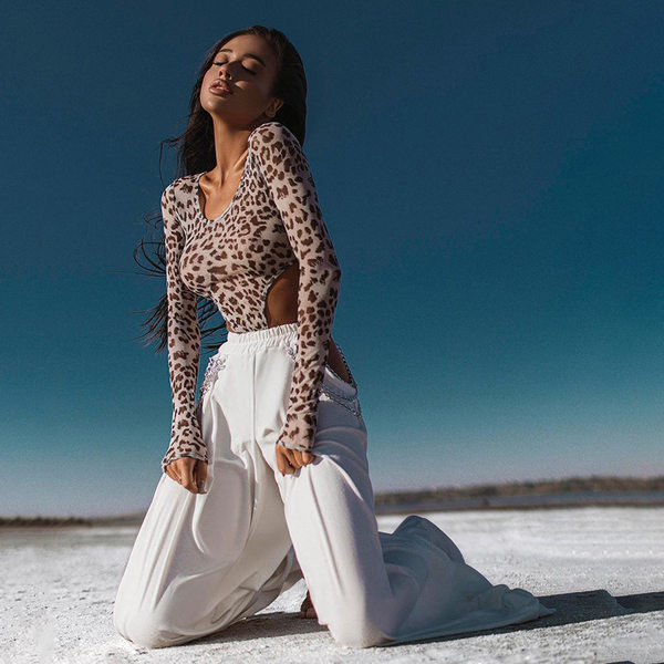 Γυναικείο κομμένο κορμάκι με λεοπάρ μοτίβο