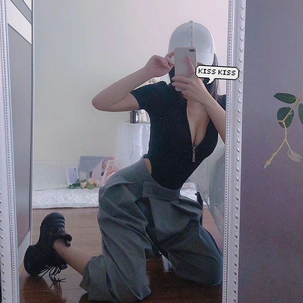 Napi női test, hátul cipzárral és megkötővel