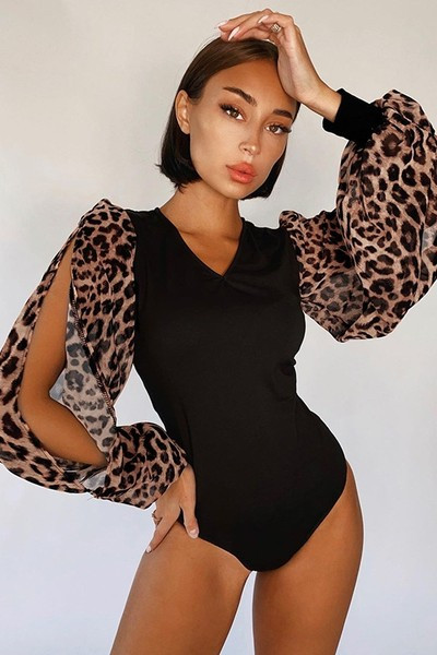 Κομψό γυναικείο κορμάκι με μανίκια λωτού και animal print
