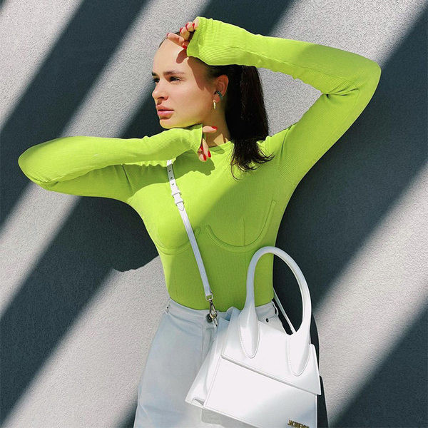 Ženski samtasti bodi s ovalnim izrezom