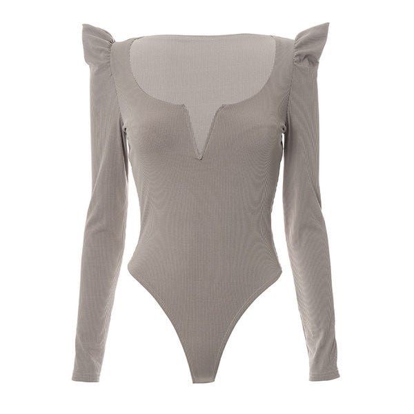 Női test puffos ujjakkal és spitz nyakkivágással