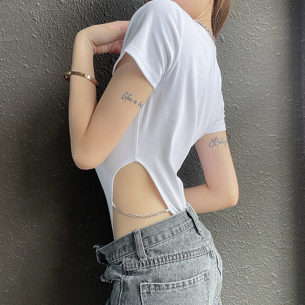 Γυναικείο κορμάκι με κοντά μανίκια και έντονα κομμένα μέρη