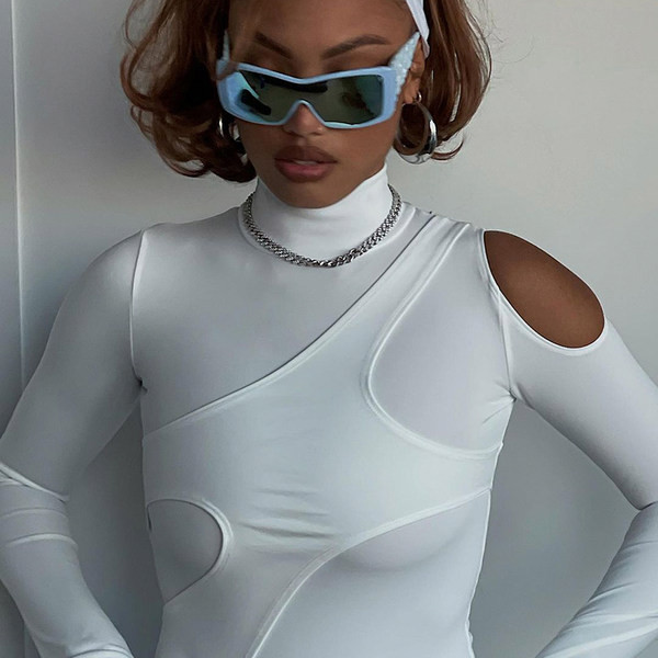 Μοντέρνο γυναικείο μακρυμάνικο κορμάκι σε λευκό χρώμα