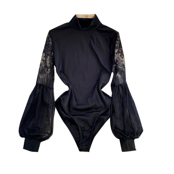 Naiste polokrae ja pikkade pitsvarrukatega body