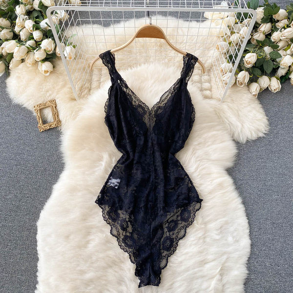 Μοντέρνο γυναικείο κορμάκι με δαντέλα - σε μαύρο χρώμα