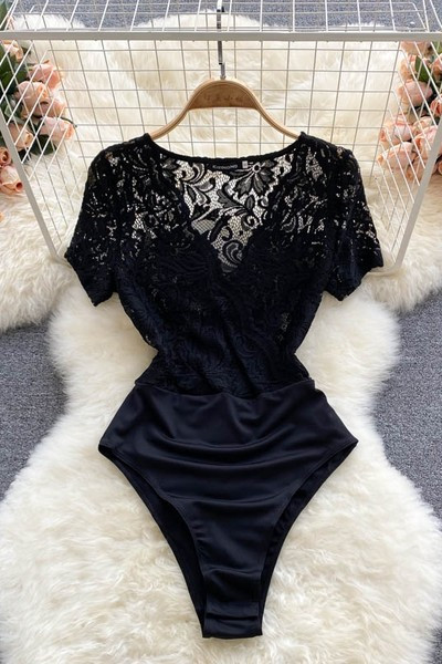 Naiste pitsist bodi spits kaelusega ja lühikeste varrukatega