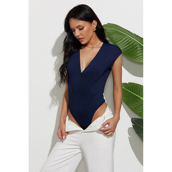 Naiste kaasaegne V-kaelusega body