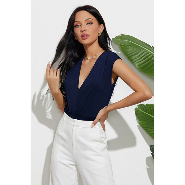 Naiste kaasaegne V-kaelusega body