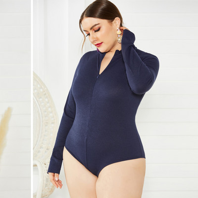 Pikkade varrukatega ja spitsikaelusega naiste body