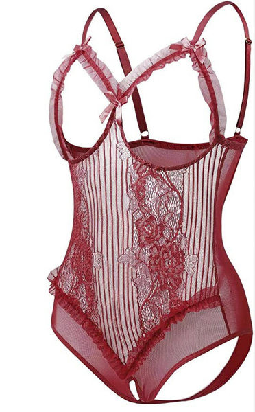 Μοντέρνο γυναικείο κορμάκι από δαντέλα με λεπτές τιράντες