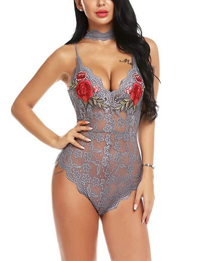 Μοντέρνο κορμάκι από δαντέλα με κέντημα και λεπτές τιράντες