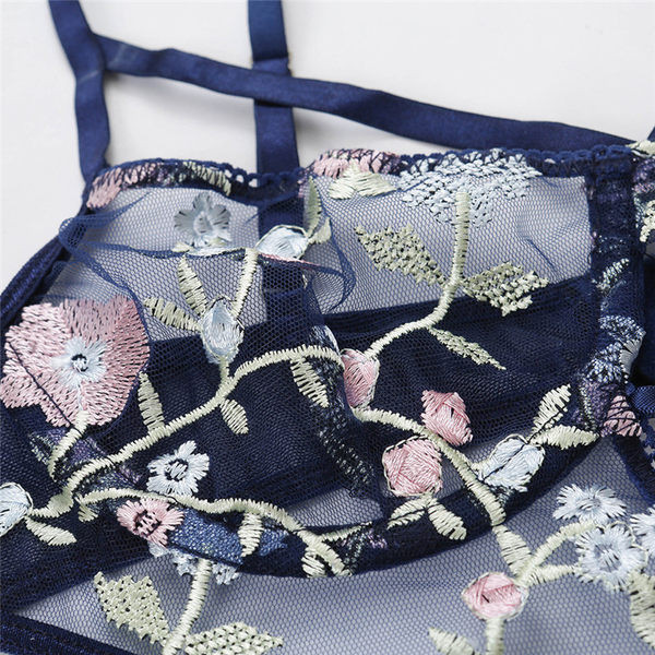 Elegantni ženski mrežasti bodi s vezom