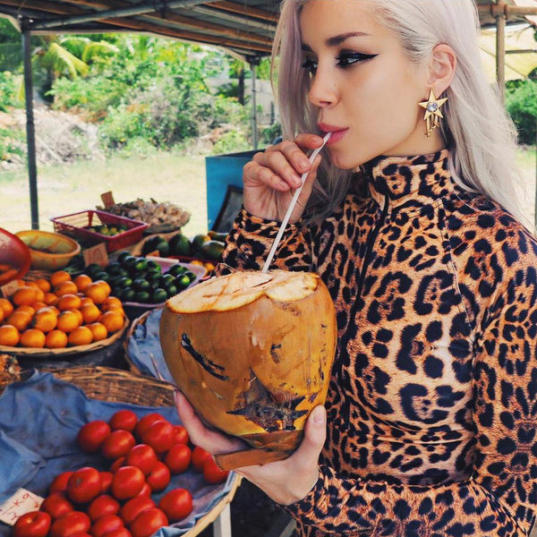 Moderan ženski bodi s patentnim zatvaračem i životinjskim printom