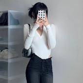 Igapäevane naiste keha spits-kaelusega tavaline mudel