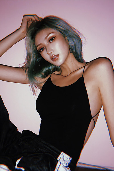 Γυναικείο μαύρο κορμάκι με λεπτές τιράντες