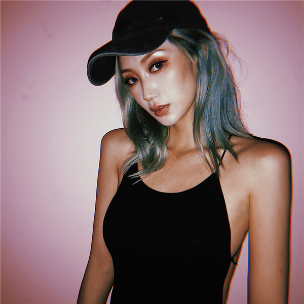 Γυναικείο μαύρο κορμάκι με λεπτές τιράντες