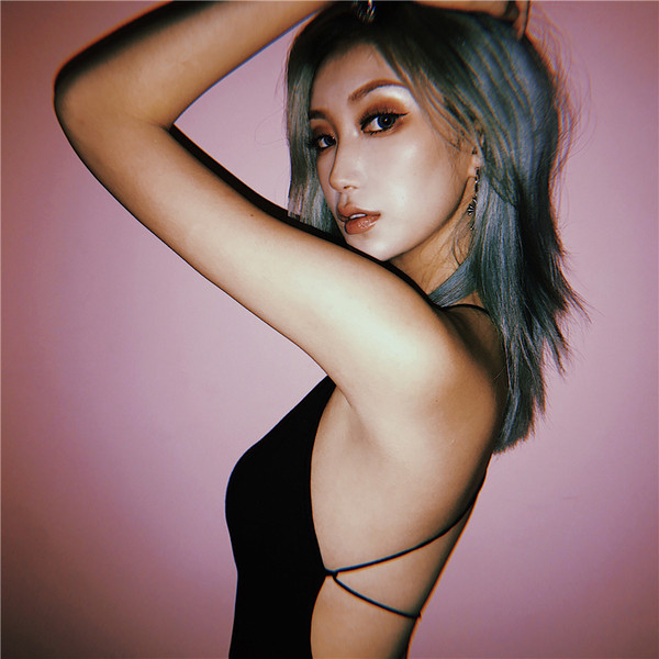 Γυναικείο μαύρο κορμάκι με λεπτές τιράντες