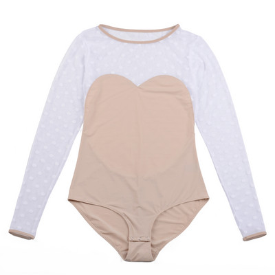 Stiilne naiste keha võrgu ja ovaalse kaelusega