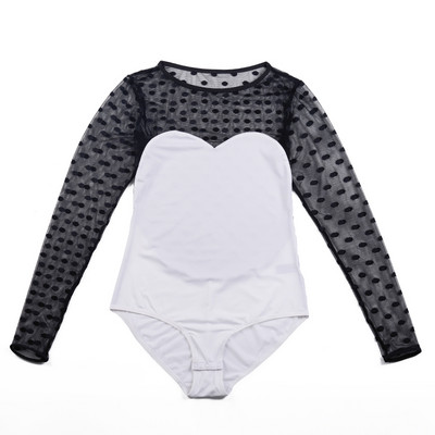 Stiilne naiste keha võrgu ja ovaalse kaelusega