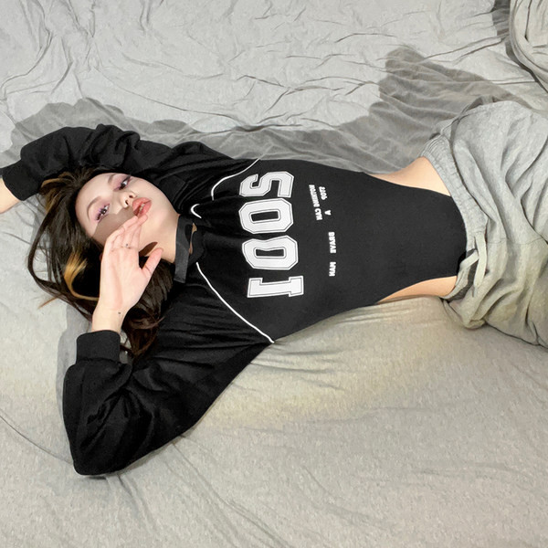 Igapäevane prindiga ja pikkade varrukatega naiste body