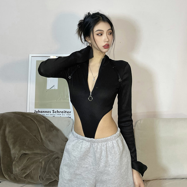 Κομψό γυναικείο κορμάκι με φερμουάρ και ψηλή μέση