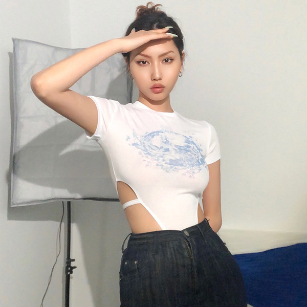 Γυναικείο κορμάκι με κοντό μανίκι και κοψί