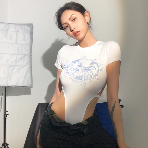 Γυναικείο κορμάκι με κοντό μανίκι και κοψί