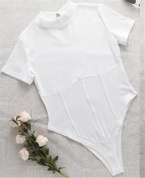 Női test pólódzsekivel és hálós elemmel